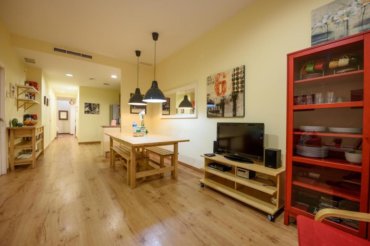 Ramblasrentals Chic & Spacious Flat Pool Table 15M Ramblas - Parking - Wifi Barcelone Extérieur photo